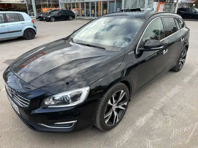 Musta Farmari, Volvo V60 – EUB-516