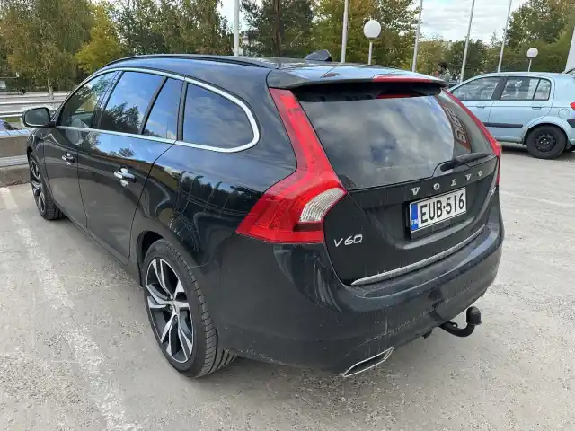 Musta Farmari, Volvo V60 – EUB-516