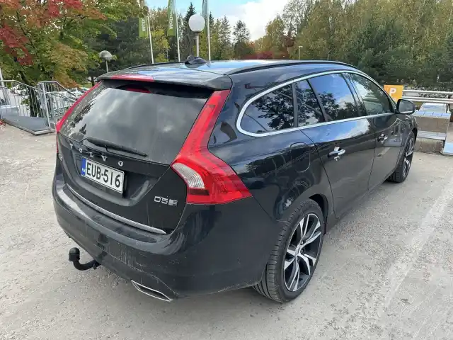 Musta Farmari, Volvo V60 – EUB-516