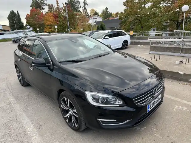 Musta Farmari, Volvo V60 – EUB-516