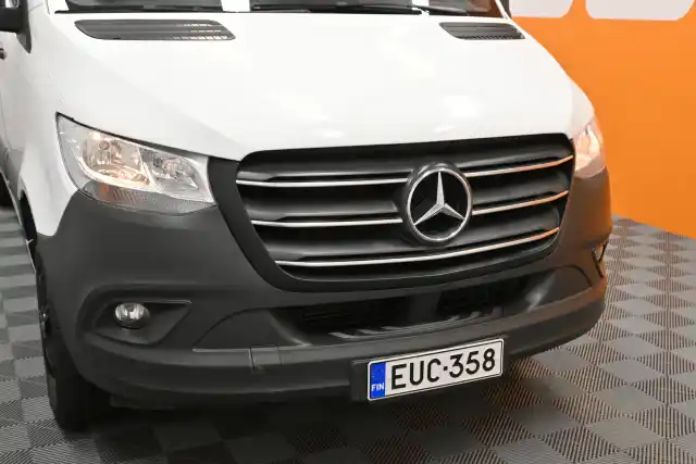 Valkoinen Pakettiauto, Mercedes-Benz Sprinter – EUC-358