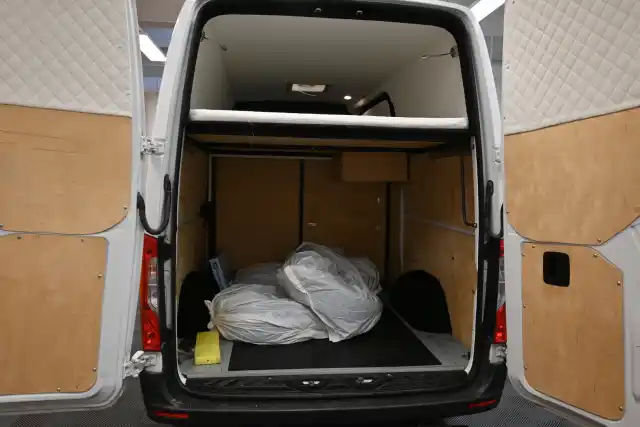 Valkoinen Pakettiauto, Mercedes-Benz Sprinter – EUC-358