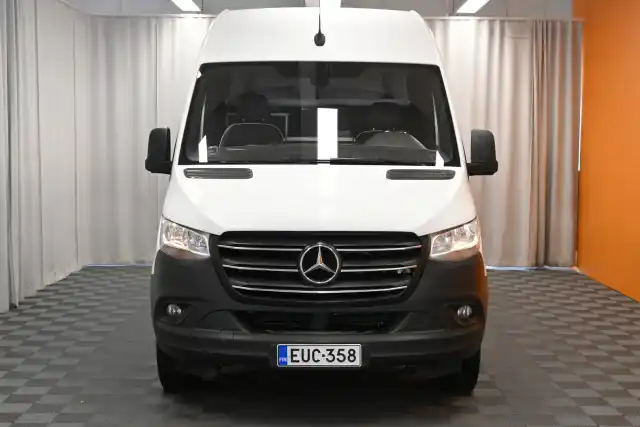 Valkoinen Pakettiauto, Mercedes-Benz Sprinter – EUC-358