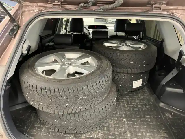 Ruskea (beige) Tila-auto, Toyota PRIUS+ – EUC-388