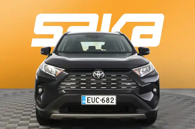 Musta Maastoauto, Toyota RAV4 – EUC-682