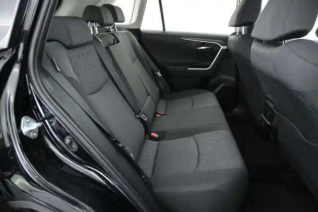 Musta Maastoauto, Toyota RAV4 – EUC-682