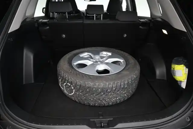 Musta Maastoauto, Toyota RAV4 – EUC-682