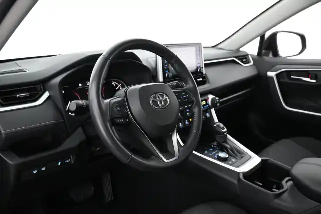 Musta Maastoauto, Toyota RAV4 – EUC-682