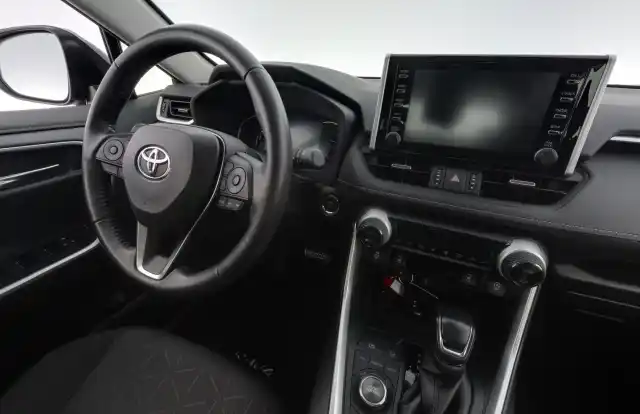 Musta Maastoauto, Toyota RAV4 – EUC-682
