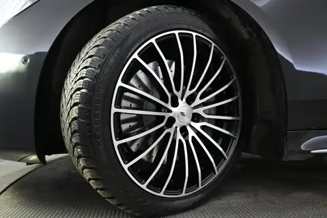 Musta Sedan, Mercedes-Benz S – EUE-186