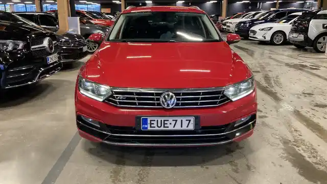 Punainen Farmari, Volkswagen Passat – EUE-717