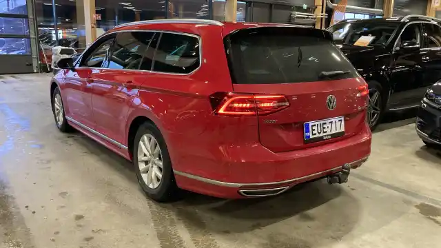 Punainen Farmari, Volkswagen Passat – EUE-717