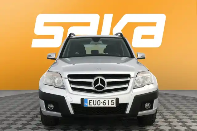 Harmaa Maastoauto, Mercedes-Benz GLK – EUG-615