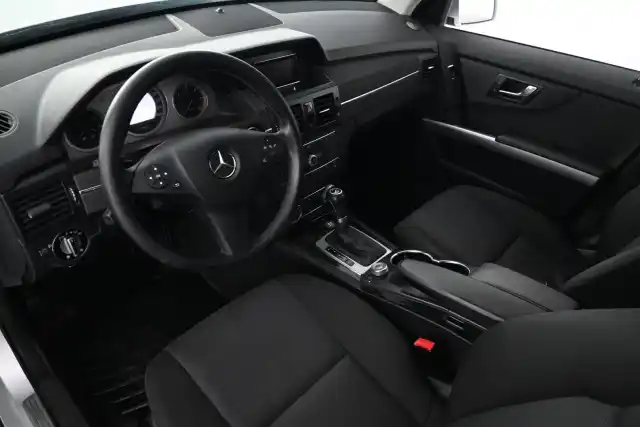 Harmaa Maastoauto, Mercedes-Benz GLK – EUG-615
