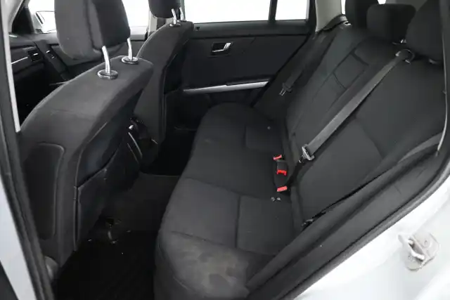 Harmaa Maastoauto, Mercedes-Benz GLK – EUG-615