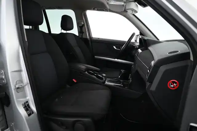 Harmaa Maastoauto, Mercedes-Benz GLK – EUG-615