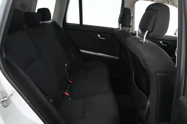 Harmaa Maastoauto, Mercedes-Benz GLK – EUG-615