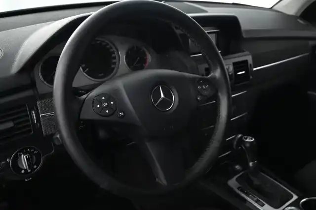 Harmaa Maastoauto, Mercedes-Benz GLK – EUG-615