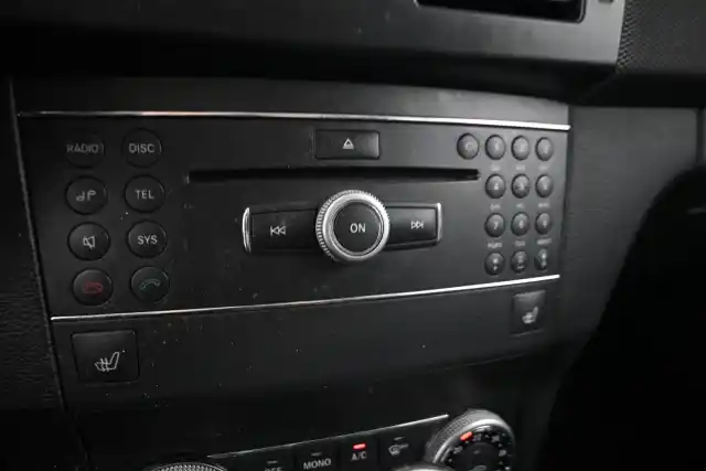 Harmaa Maastoauto, Mercedes-Benz GLK – EUG-615
