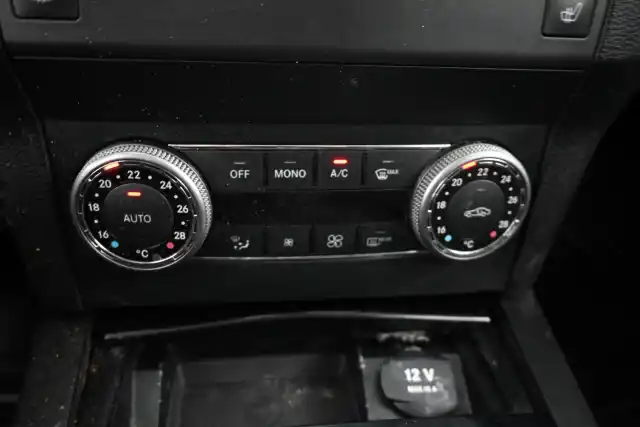 Harmaa Maastoauto, Mercedes-Benz GLK – EUG-615