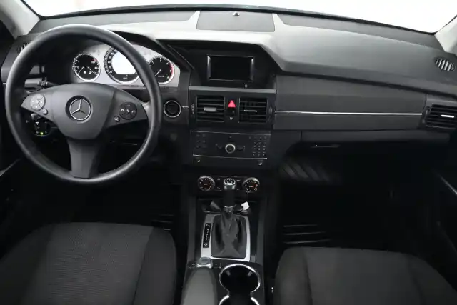 Harmaa Maastoauto, Mercedes-Benz GLK – EUG-615