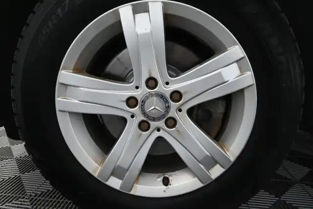 Harmaa Maastoauto, Mercedes-Benz GLK – EUG-615