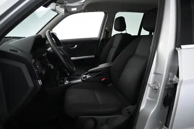 Harmaa Maastoauto, Mercedes-Benz GLK – EUG-615