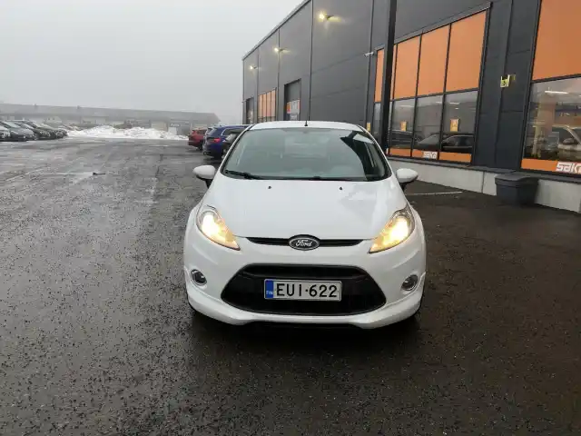 Valkoinen Viistoperä, Ford Fiesta – EUI-622