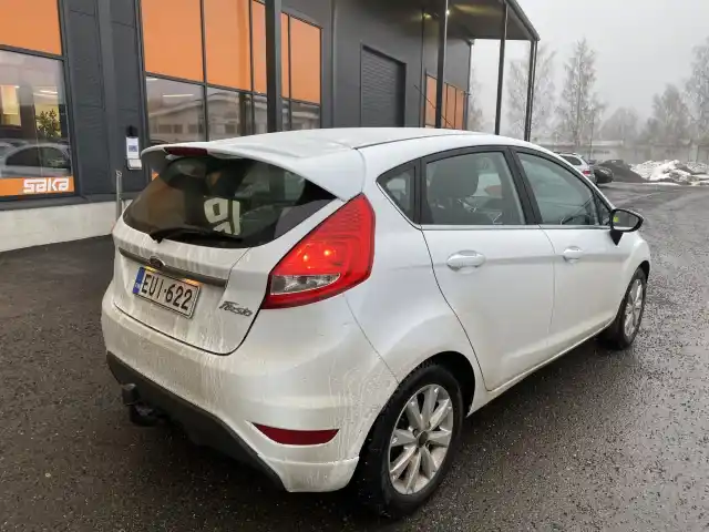 Valkoinen Viistoperä, Ford Fiesta – EUI-622