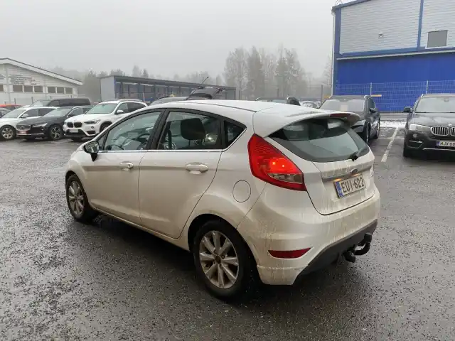 Valkoinen Viistoperä, Ford Fiesta – EUI-622