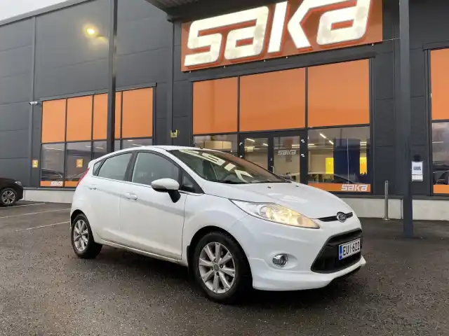 Valkoinen Viistoperä, Ford Fiesta – EUI-622