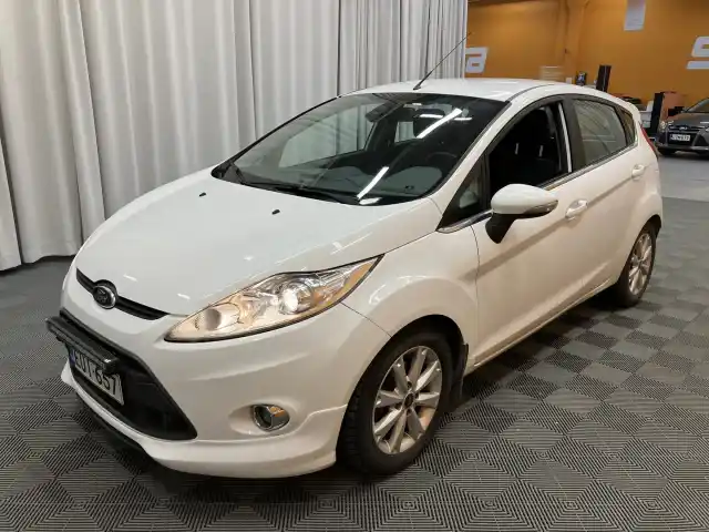 Valkoinen Viistoperä, Ford Fiesta – EUI-657