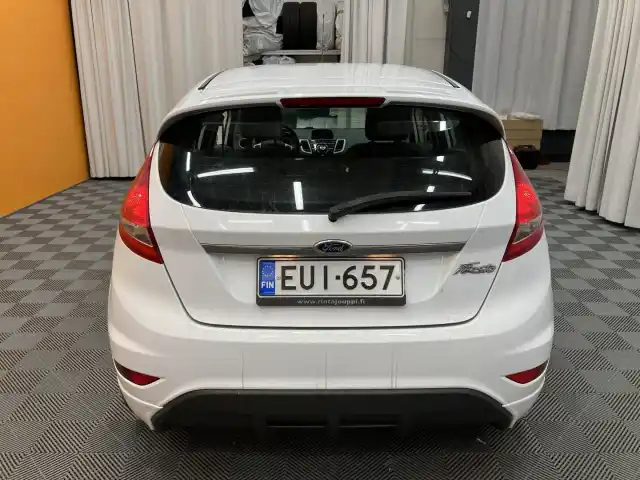 Valkoinen Viistoperä, Ford Fiesta – EUI-657