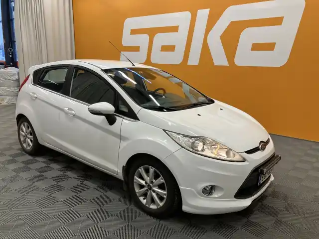 Valkoinen Viistoperä, Ford Fiesta – EUI-657