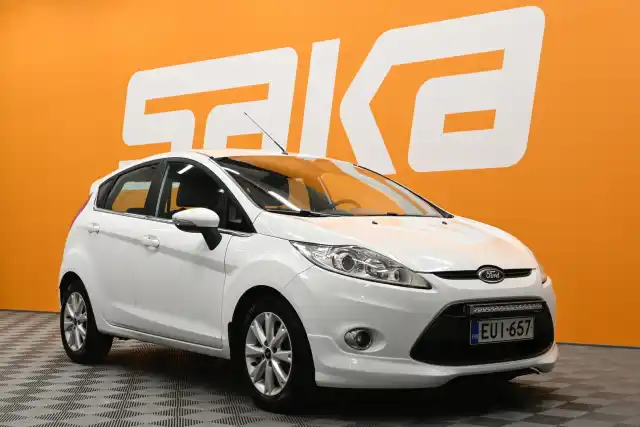 Valkoinen Viistoperä, Ford Fiesta – EUI-657