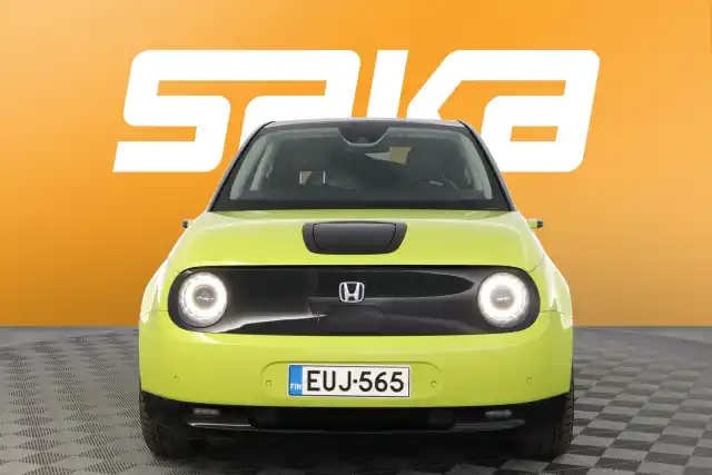 Keltainen Viistoperä, Honda e – EUJ-565