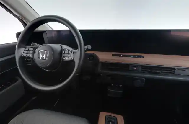 Keltainen Viistoperä, Honda e – EUJ-565