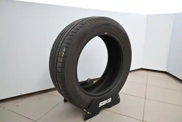 Keltainen Viistoperä, Honda e – EUJ-565