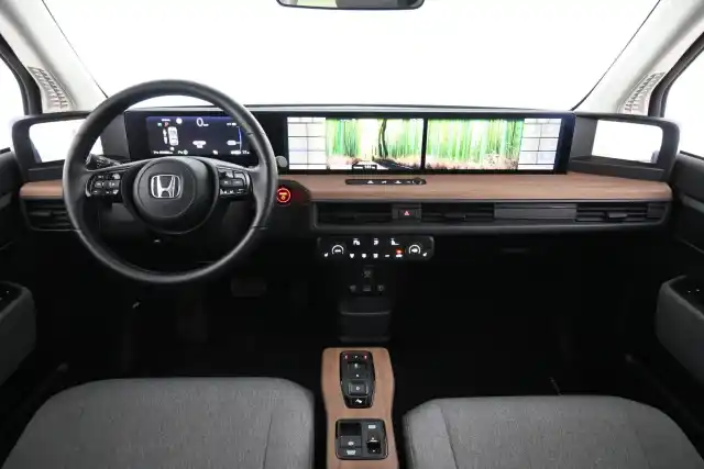 Keltainen Viistoperä, Honda e – EUJ-565