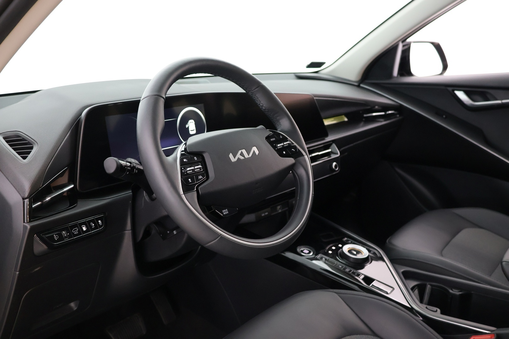 Musta Maastoauto, Kia Niro – EUK-208, kuva 15