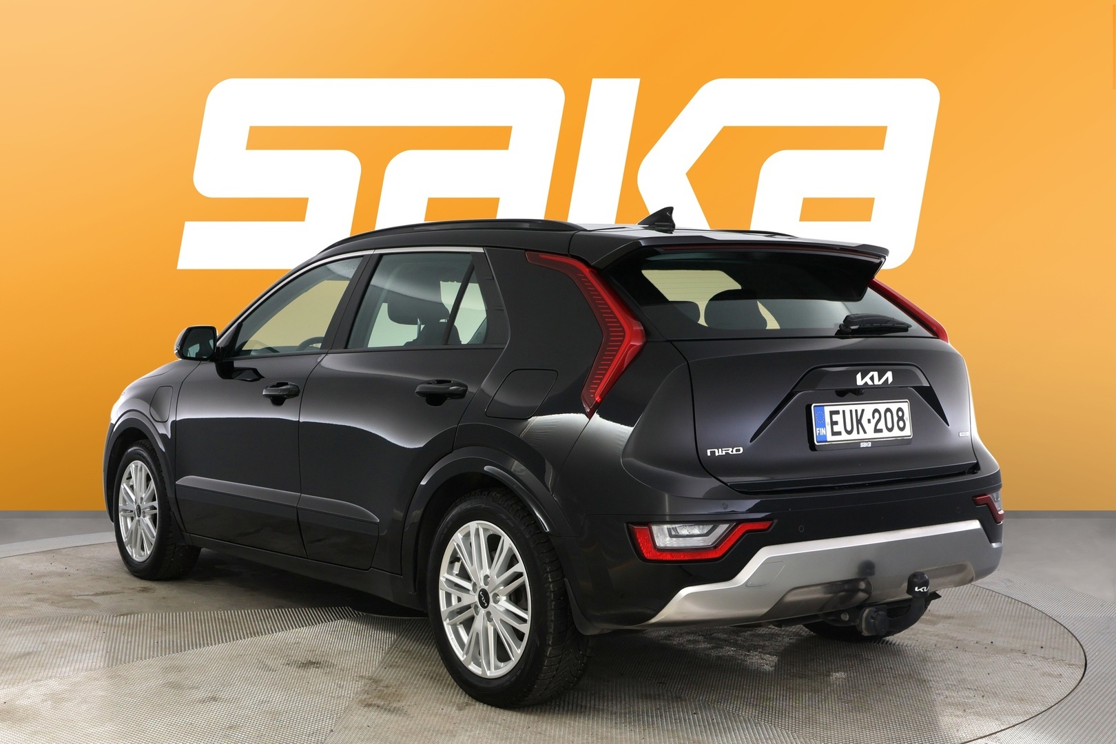 Musta Maastoauto, Kia Niro – EUK-208, kuva 5