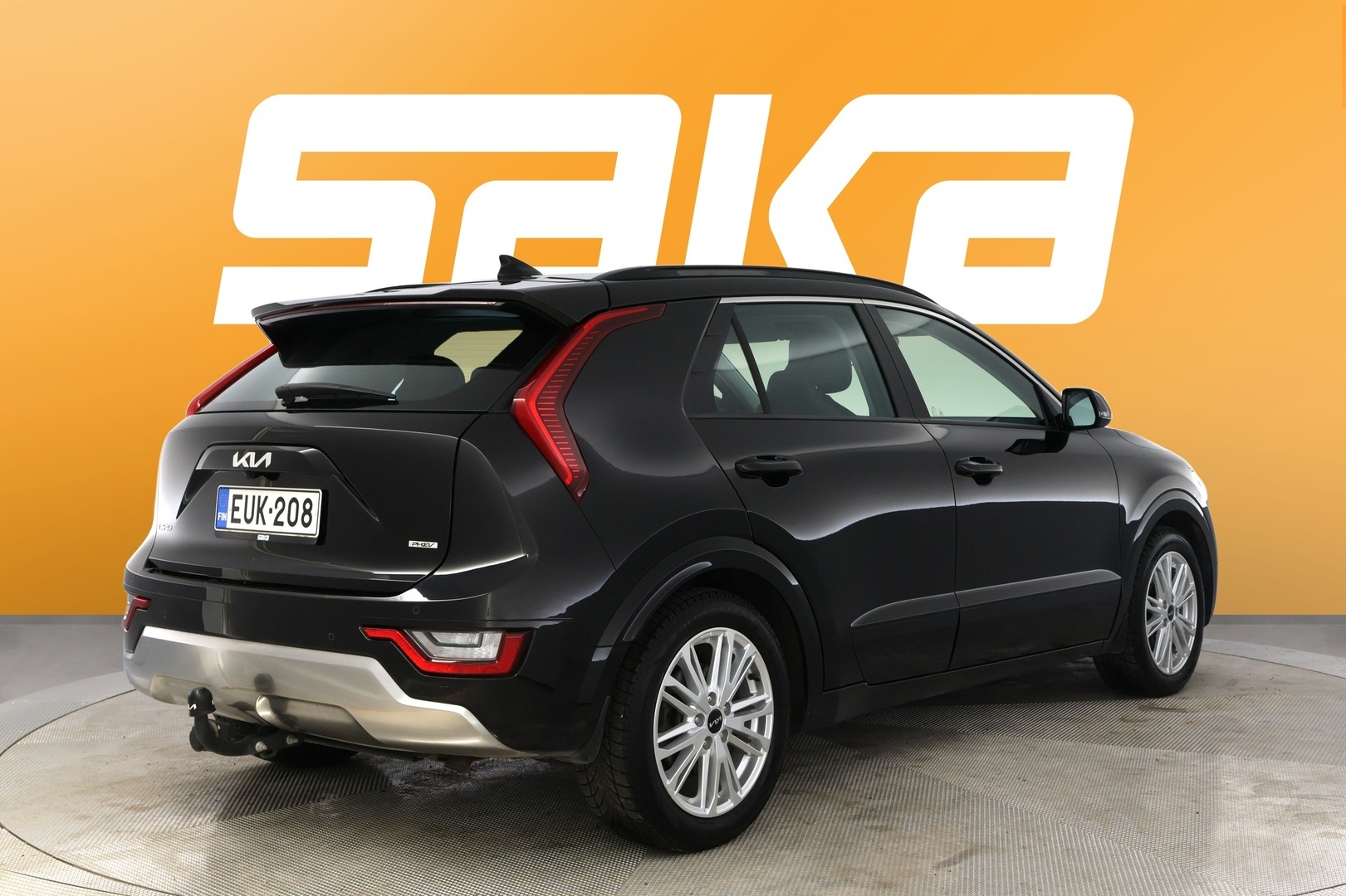 Musta Maastoauto, Kia Niro – EUK-208, kuva 8