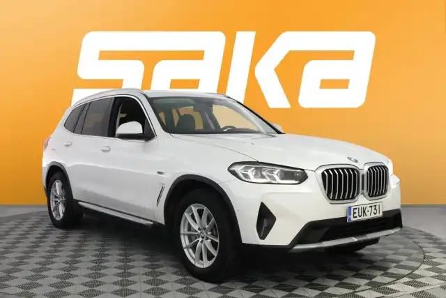 Valkoinen Maastoauto, BMW X3 – EUK-731