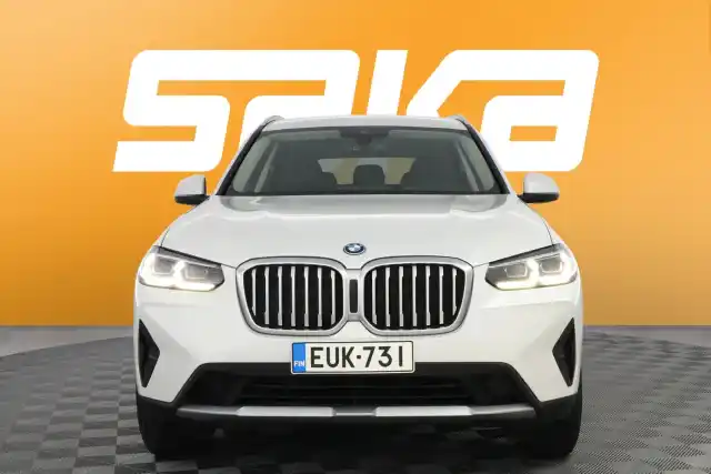 Valkoinen Maastoauto, BMW X3 – EUK-731