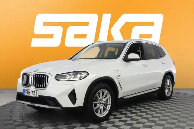 Valkoinen Maastoauto, BMW X3 – EUK-731