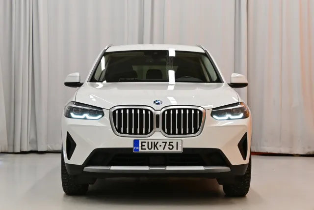 Valkoinen Maastoauto, BMW X3 – EUK-751