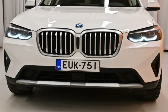 Valkoinen Maastoauto, BMW X3 – EUK-751