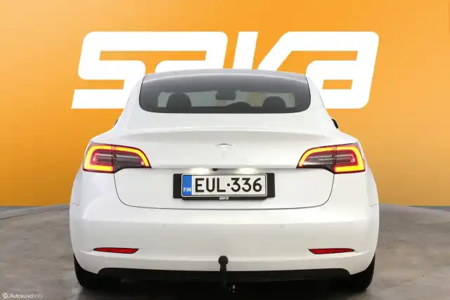 Valkoinen Sedan, Tesla Model 3 – EUL-336