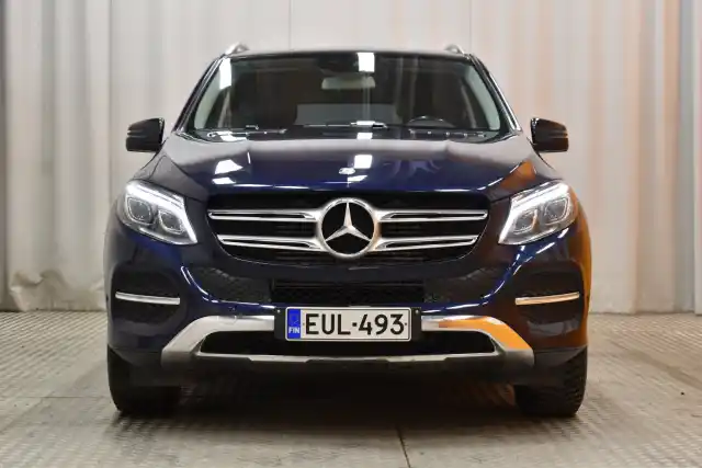 Sininen Maastoauto, Mercedes-Benz GLE – EUL-493