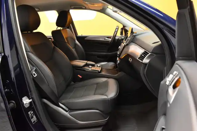 Sininen Maastoauto, Mercedes-Benz GLE – EUL-493